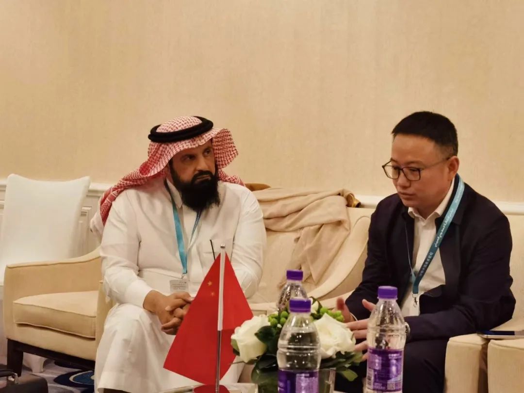  “一带一路”绿色同行晶科科技董事长李仙德与沙特能源次大臣纳赛尔·卡赫塔尼座谈交流